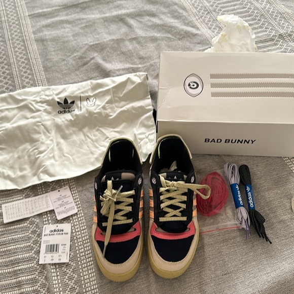Adidas BAD BUNNY FORUM PWR SHOES 6.5 - Picture 3 of 11
